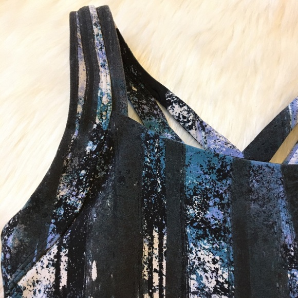 Lucy | Athletic Criss Cross Back Straps Pattern Tank Top - Picture 6 of 15